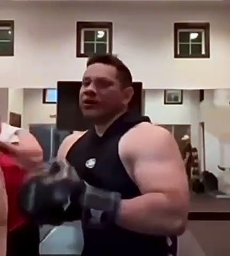 #Effrayant Rien de plus facile que d’effrayer un spectateur. On peut littéralement l’affoler, car la plupart des gens ont dans quelque partie de leur être une peur toute prête à éclore.