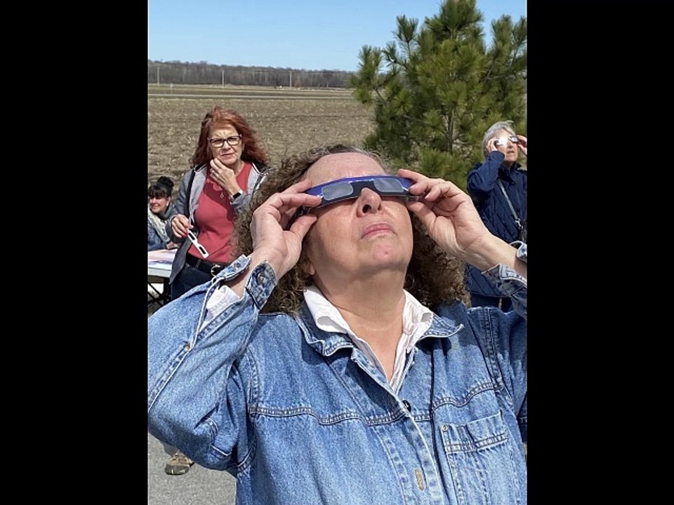 Observation de l'éclipse solaire à Elgin