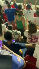 Esposas de jugadores del Olimpia celebrando triunfo ante Real España