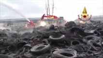 Incendio in una discarica ad Ardea, le operazioni di spegnimento