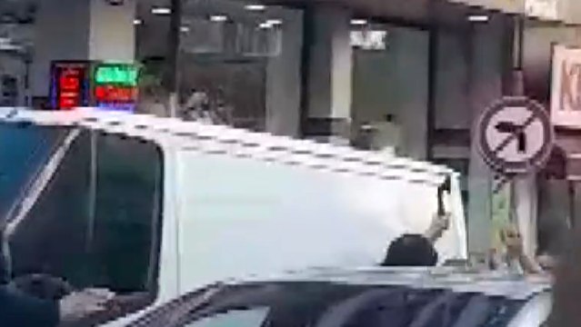 Güngören'de tartıştığı sürücüye baltayla saldırdı