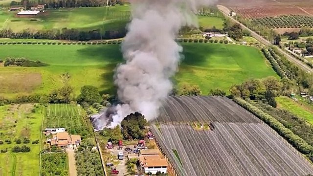 Incendio Ardea, il video dal drone della nube nera a sud di Roma
