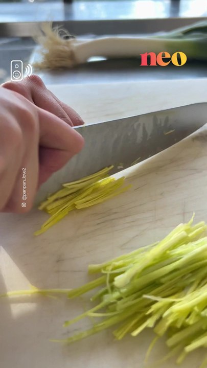 Plaisir pour les yeux et pour les oreilles : les sons satisfaisants d’une cuisine française par @panpan_love2. 