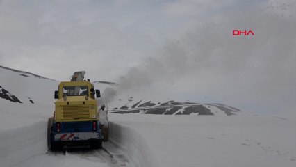 Nemrut Dağı'nda 6 metre karla mücadele