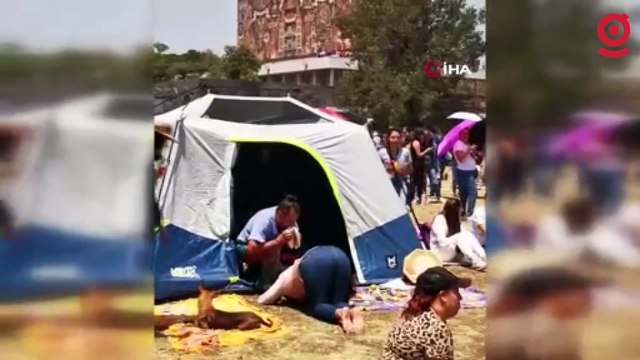 Meksikalılar, 33 yıl sonra görülen tam güneş tutulması için sahillere koştu