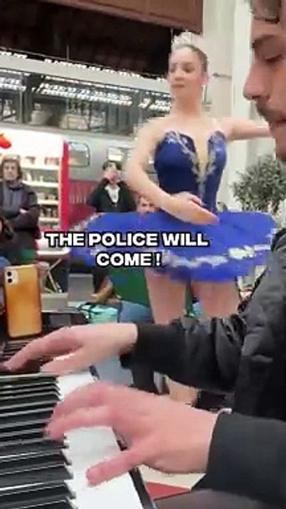 Regardez la prestation d’une danseuse et d’un pianiste organisée à la gare de Lyon à Paris qui a été brusquement interrompue par des agents de sécurité de la SNCF - VIDEO