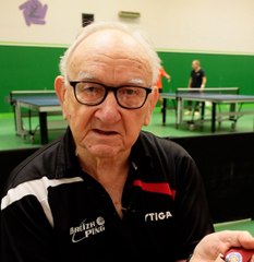 Guy, 95 ans, est un champion de tennis de table
