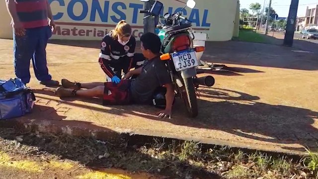 Acidente envolvendo carro e moto deixa homem ferido no Bairro Santo Onofre