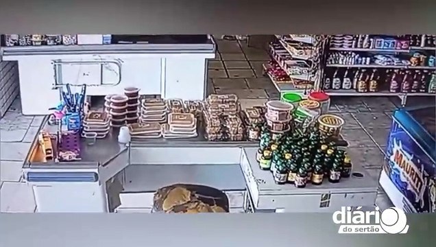 Dupla armada assalta mercadinho na cidade de Bonito de Santa Fé e PM apreende adolescente suspeito