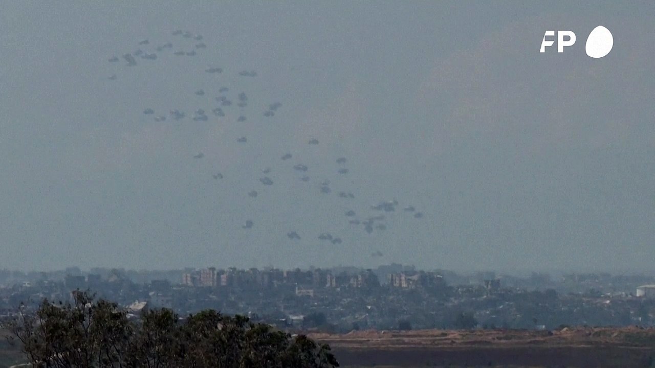 إسقاط المساعدات الإنسانية متواصل جواً فوق غزة