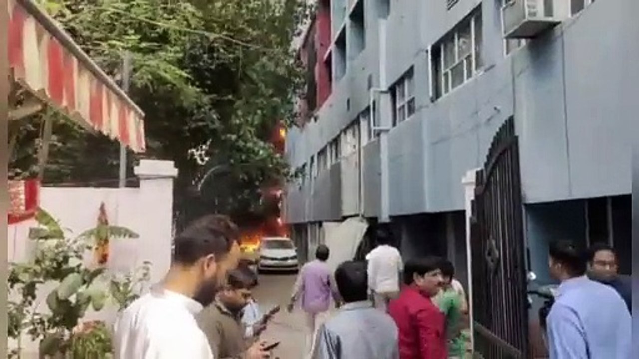 लखनऊ में खनिज भवन में अचानक आग लगने से मची अफरा-तफरी, फायर ब्रिगेड ने संभाली कमान