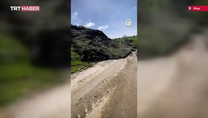 Muş'ta heyelan anı kameraya yansıdı