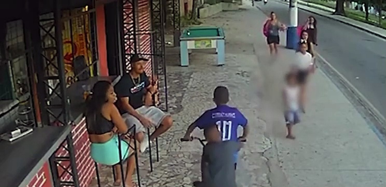 Grávida faz parto de emergência após ser atropelada por moto em alta velocidade