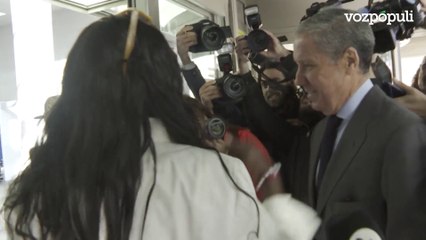 Bronca de una señora a Zaplana al llegar a los juzgados