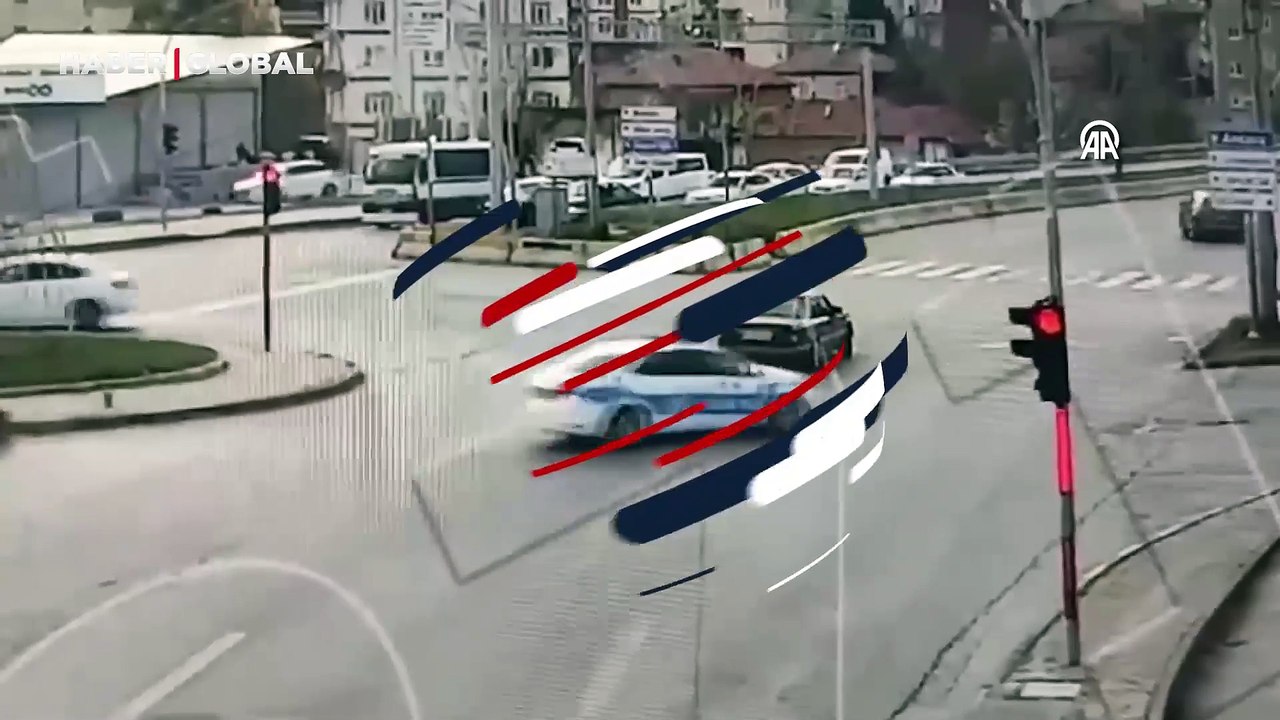 Polis arabasının yanında drift pahalıya mal oldu: 33 bin lira ceza kesildi