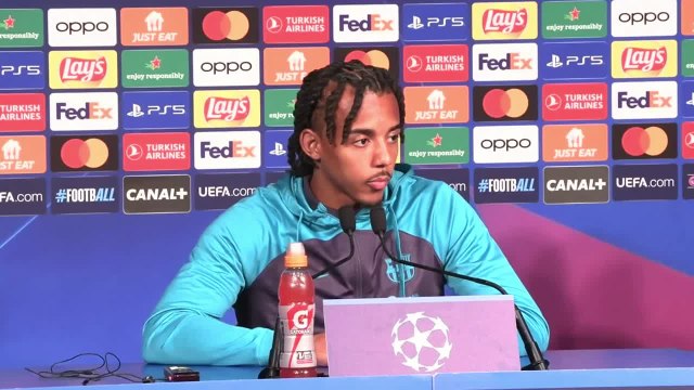 Koundé, entre risas: Todos queréis preguntar sobre Mbappé