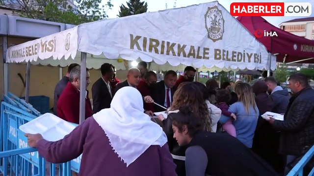 Başkan Önal, son iftar yemeğinde vatandaşlarla birlikte oruç açtı