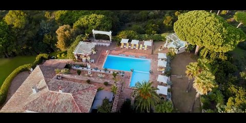 Mystère à Saint-Tropez Bande-annonce (DE)