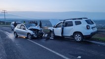 Diyarbakır'da 2 otomobil kafa kafaya çarpıştı: 9 yaralı