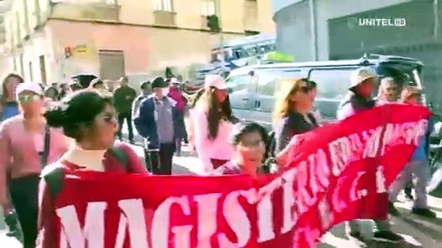 ​​​​​​​​Más de un millar de maestros, médicos y docentes universitarios marchan en rechazo a la “jubilación forzosa”