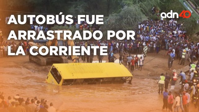 Habitantes de Kenia ayudaron a pasajeros que quedaron atrapados en un autobús sumergido en el agua