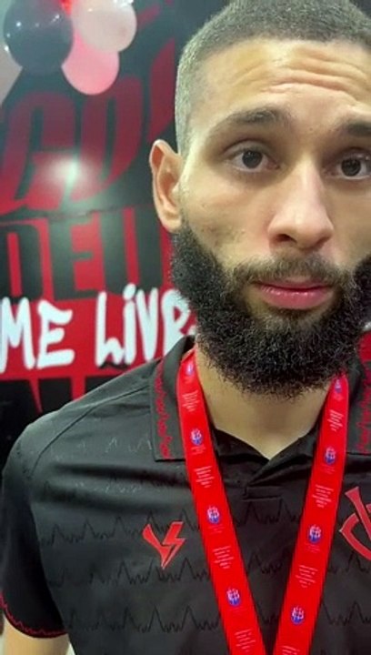 "É um gás a mais, um combustível a mais", diz Wagner Leonardo sobre membros da seleção assistirem jogo do Vitória