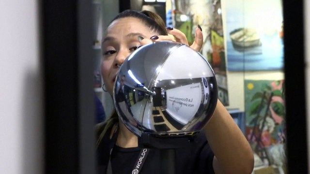 Escanear a íris em troca de criptomoedas em uma Argentina em crise econômica