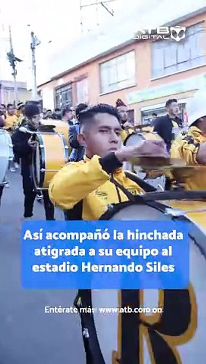 De esta manera, la "gran caravana aurinegra" acompañó a su equipo al estadio Hernando Siles.
