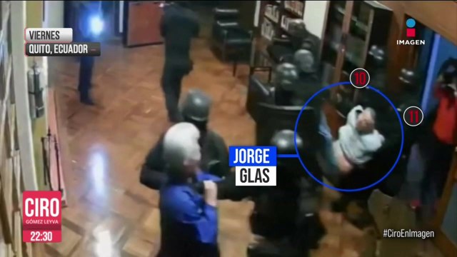Así fue como policías ecuatorianos irrumpieron en la Embajada de México en Quito