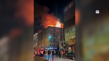 Fatih'te binanın çatısında çıkan yangın söndürüldü