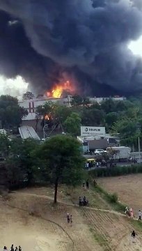 भिवाड़ी की कंपनी में भीषण आग लगी, धुएं का गुबार 5-7 किमी दूर से दिख रहा