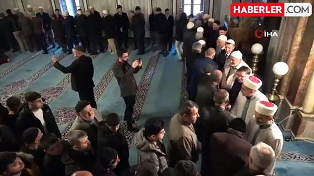 Yozgat'ta Vatandaşlar Bayram Namazı İçin Camilere Akın Etti