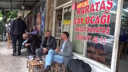 "Ölüler Kıraathanesi"nde buruk bayramlaşma