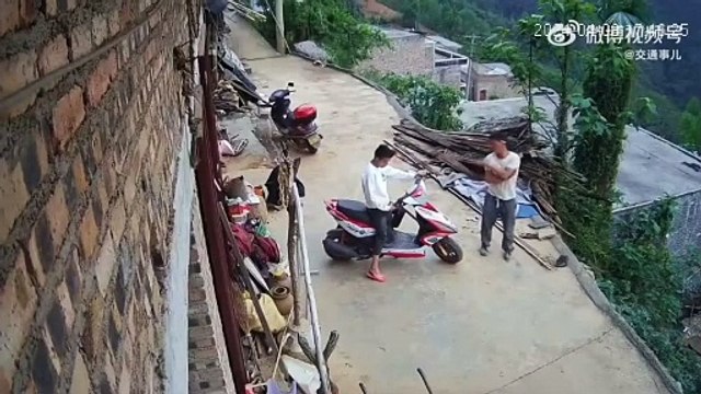 Fini le scooter pour lui... grosse frayeur