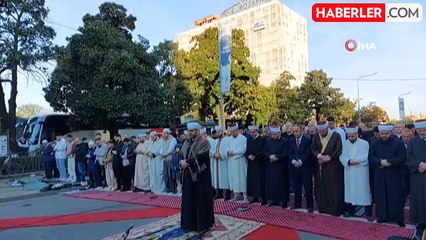 Arnavutluk'ta bayram namazı kılındı