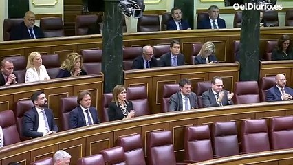 Abascal acusa a Pedro Sánchez, “el necrófilo”, de “hacerse fotos con cráneos y calaveras” de las víctimas de la guerra civil para “tapar su corrupción”