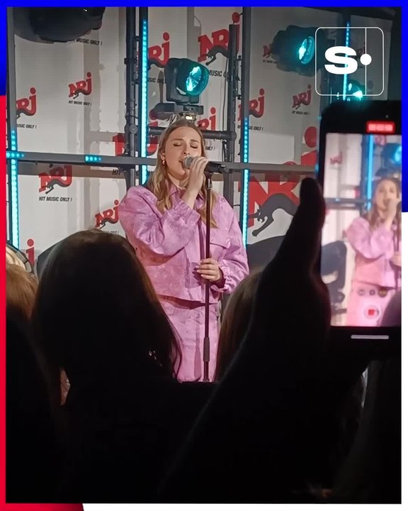 Helena Bailly de la «Star Academy» revient sur le succès de son single "Aimée pour de vrai"