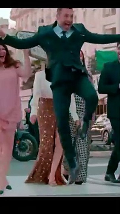 Gövde gösterisi! Kızılcık Şerbeti, Cannes’a kan kattı!