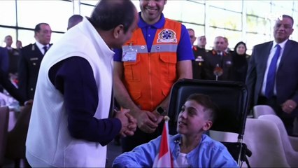 يخفف من أوجاعهم ويطمئن على أحوالهم .. حوار أبوي للرئيس السيسي مع أطفال من غزة يعالجون في مصر