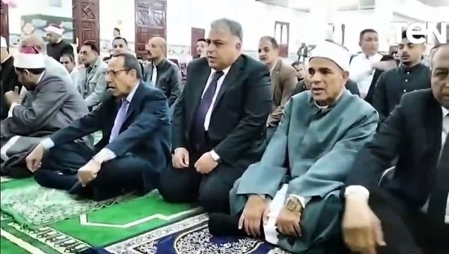محافظ شمال سيناء يؤدي صلاة العيد مع الاشقاء الفلسطينيين في العريش