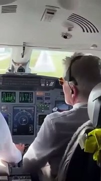 #Vue du #cockpit d’un avion #Cessna en approche #atterrissage à l’aéroport d’Édimbourg pendant la #tempête #Kathleen, avec des #vents allant jusqu’à 90 mph (144,84kh/h)