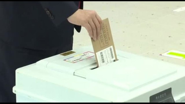 Elezioni in Corea del Sud, esultano i membri del Partito Democratico