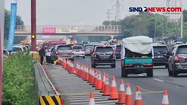 Arus Lalu Lintas Tol Japek Padat Diserbu Pemudik pada Hari Pertama Lebaran