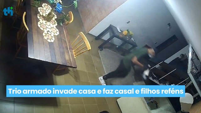 Trio armado invade casa e faz casal e filhos reféns