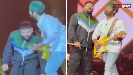 फेमस सिंगर का चल रहा था लाइव कॉन्सर्ट, अचानक Badshah ने आकर पकड़ लिए पैर और...! Arijit FilmiBeat