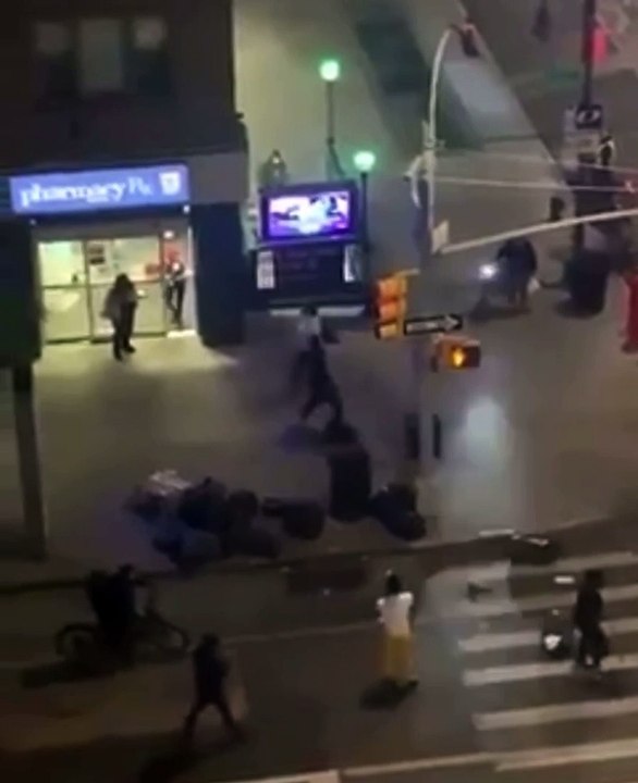 Kadını döven şahsa, vatandaşlardan meydan dayağı