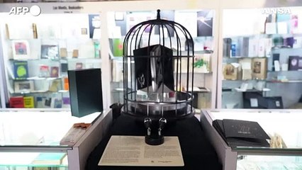 New York, in vendita un'edizione di 'Colazione da Tiffany' ricoperta di diamanti