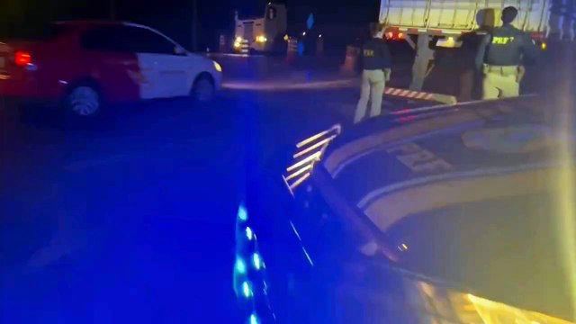 PRF apreende 400 mil maços de cigarros contrabandeados em Guarapuava