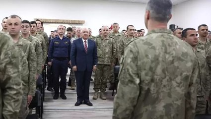 Milli Savunma Bakanı Yaşar Güler, Mehmetçik ile bir araya geldi