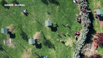 Bayramda güzel havayı fırsat bilen vatandaşlar sahillere akın etti